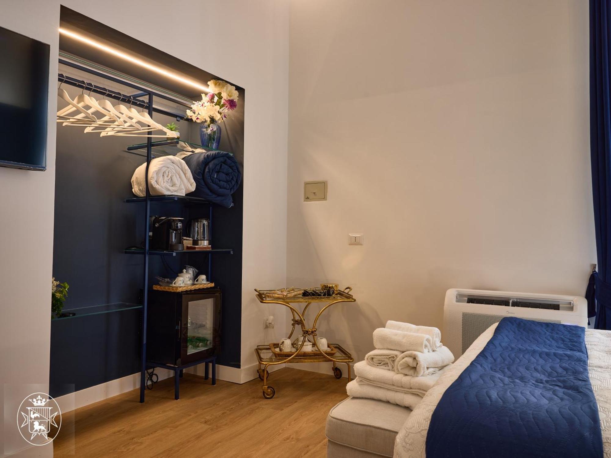 Vista Piazza Dei Martiri Bed & Breakfast Naples Exterior photo