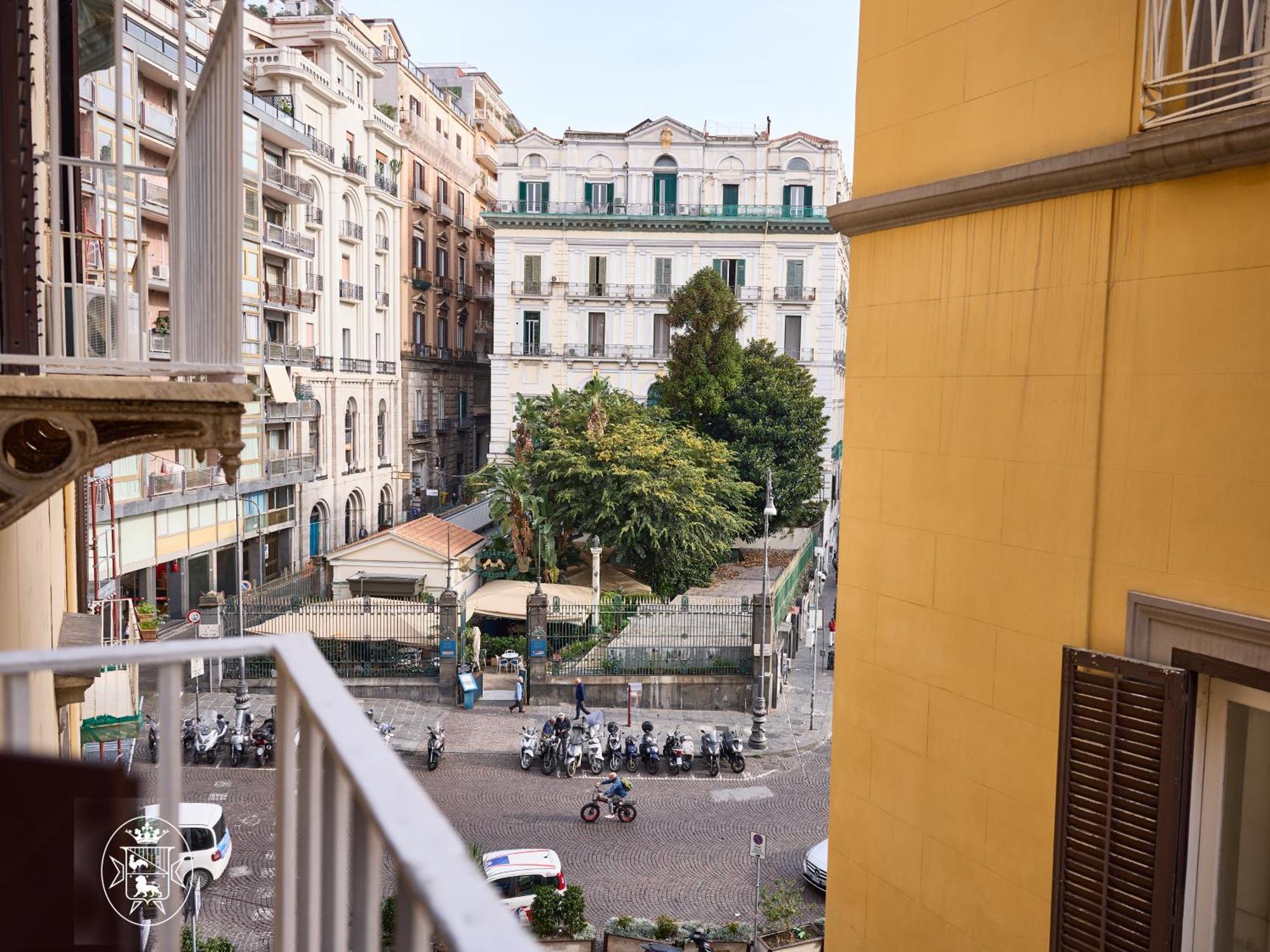 Vista Piazza Dei Martiri Bed & Breakfast Naples Exterior photo