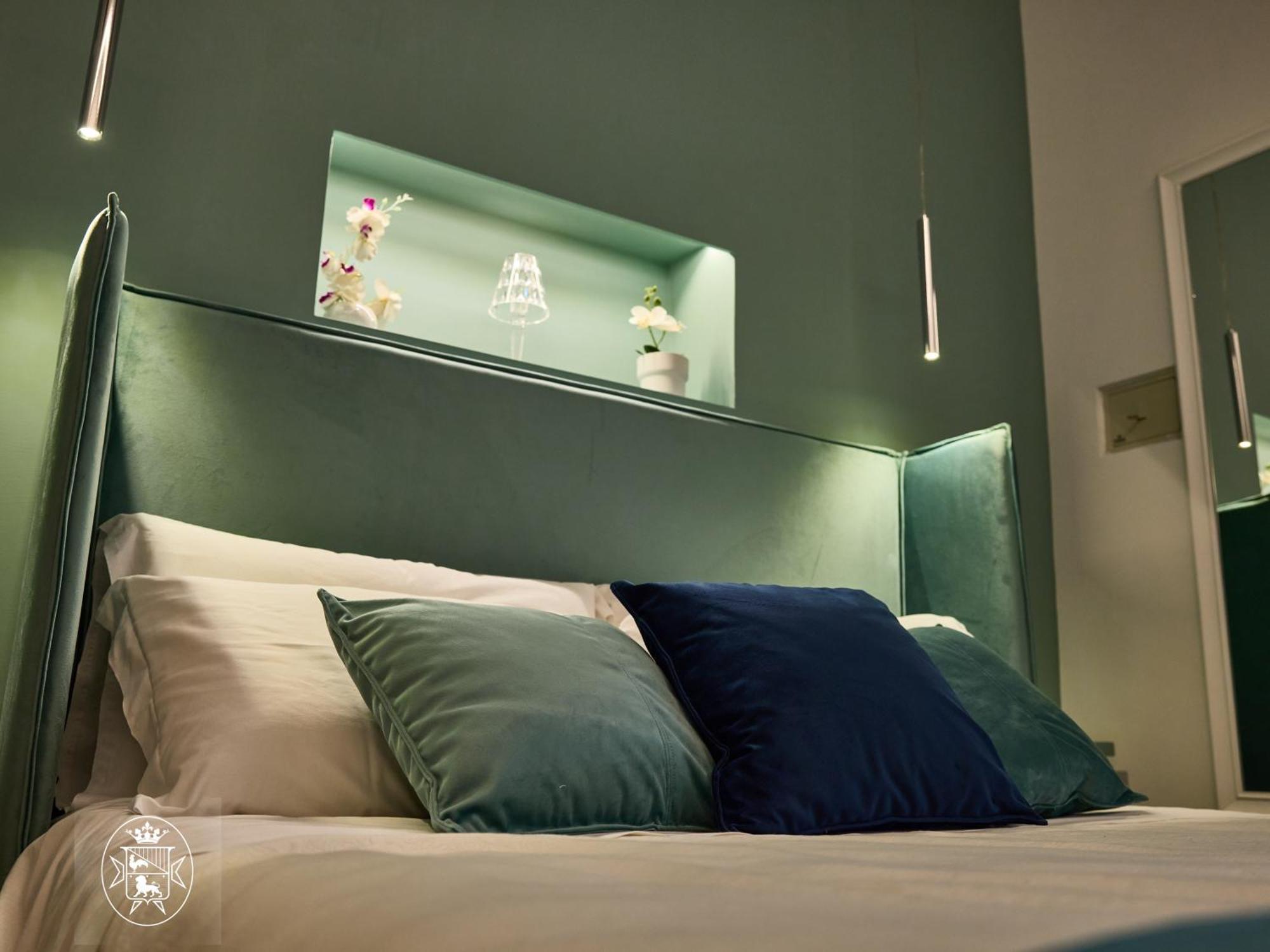 Vista Piazza Dei Martiri Bed & Breakfast Naples Exterior photo